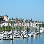 Du Briquet D'artois Holiday home